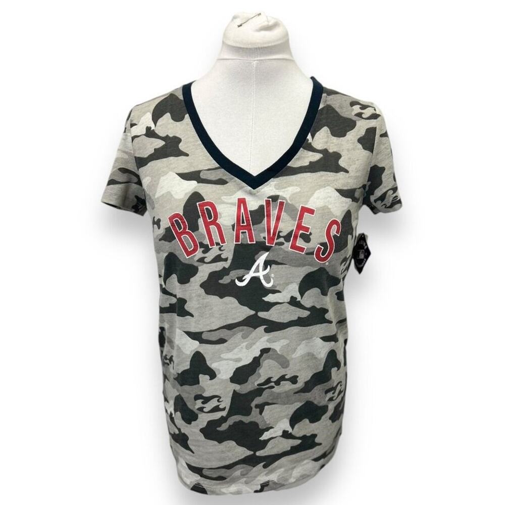 Campus Lifestyle Atlanta Braves Women’s Camo Print V-Neck T-Shirt Black/Gray L
